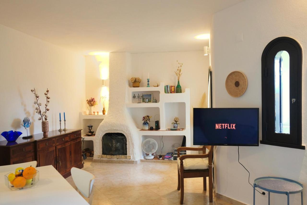 Peaceful & Spacious Apt With Parking & Queen Bed การ์วอยโร ภายนอก รูปภาพ